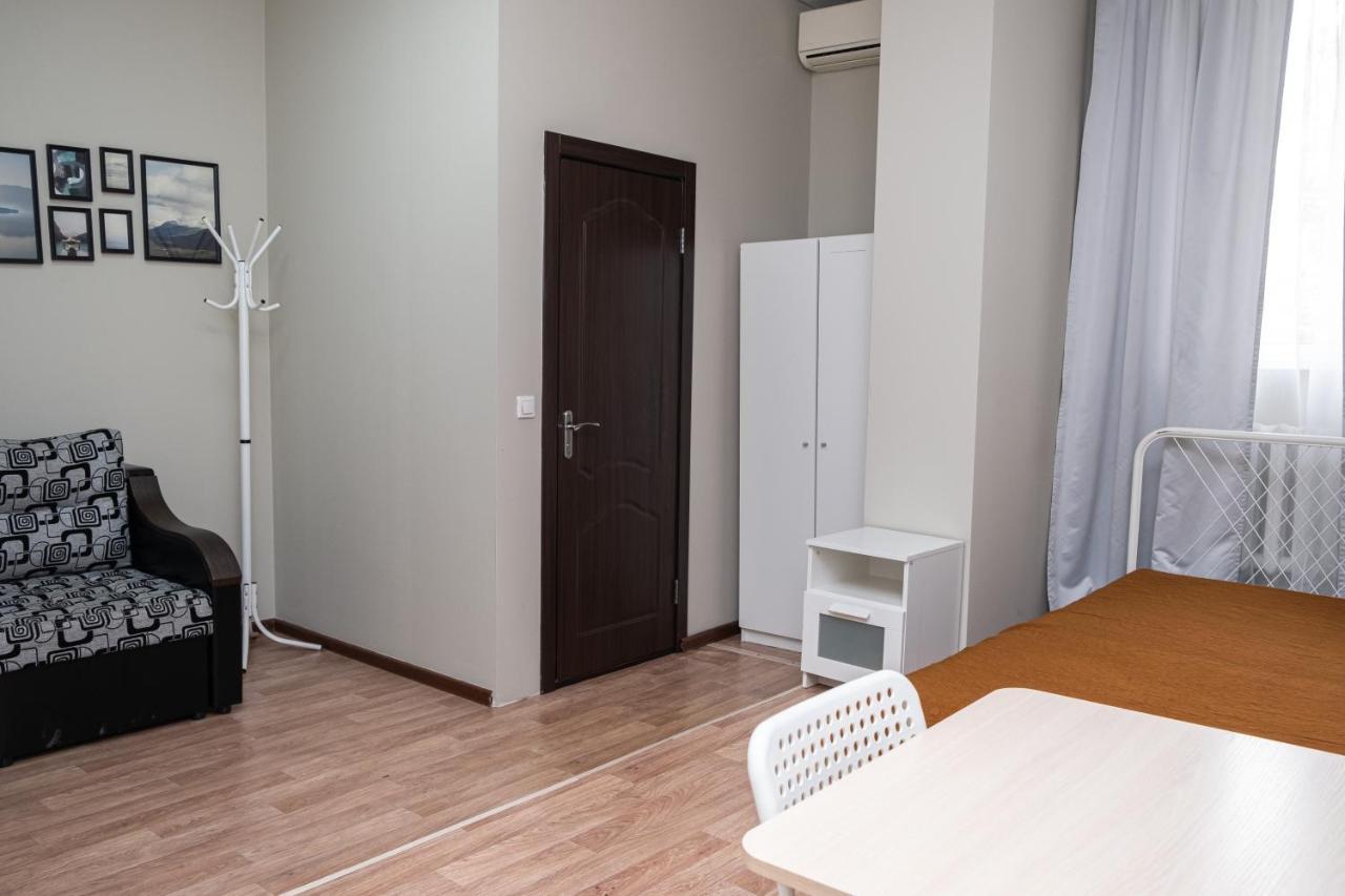 Apartamenty U Ploszczadi Serova I Jd Omsk Exteriör bild